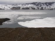 07. Jezero Öskjuvatn, částečně zamrzlé